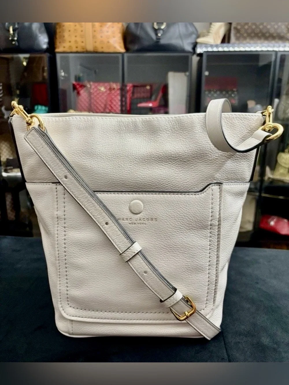 MARC JACOBS Empire City Leather Bucket Crossbody /Shoulder Bag In Ivory.
